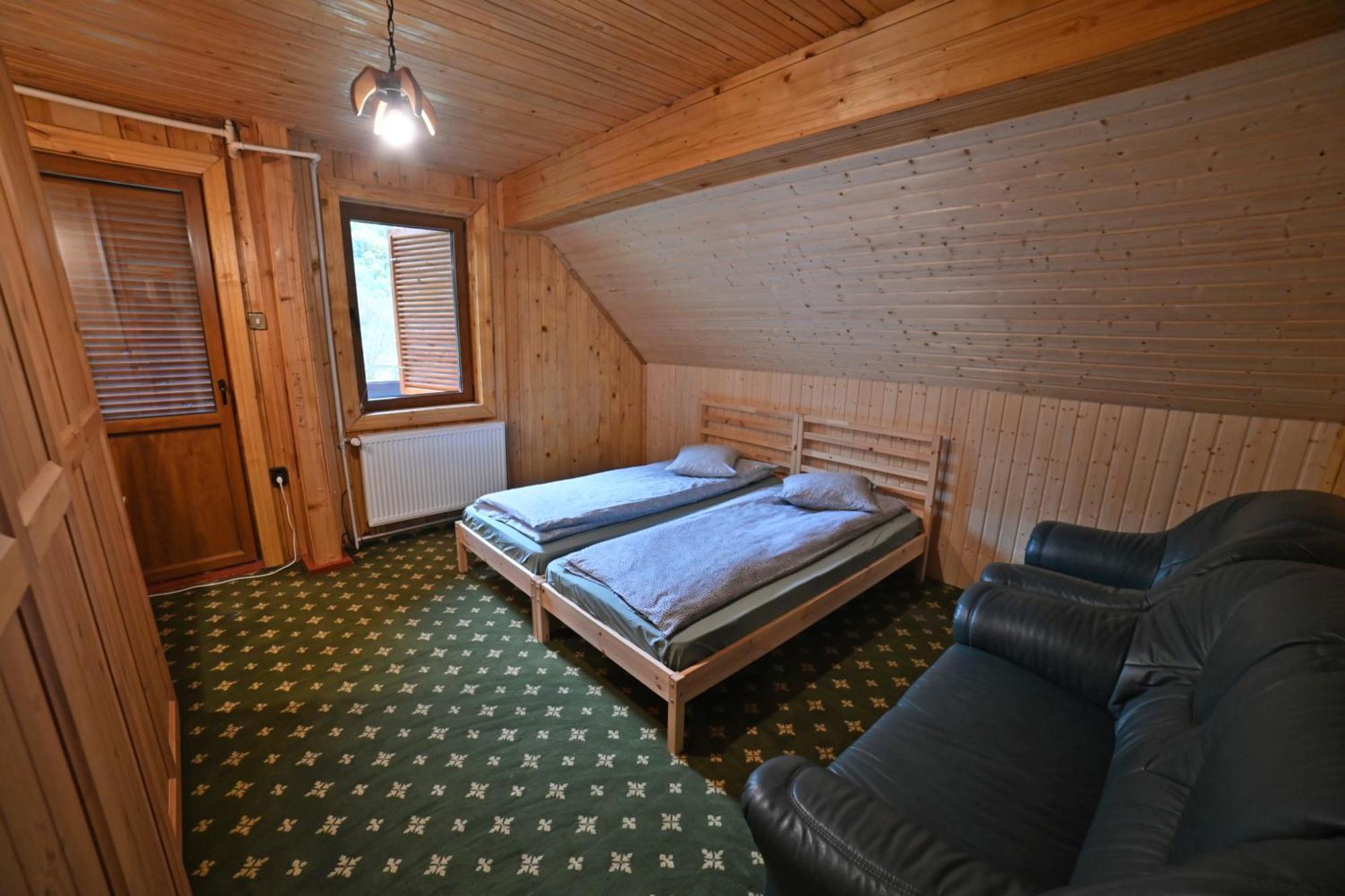 Casa De Vacanta Satic Piatra Craiului La Doi Viermi Buitenkant foto