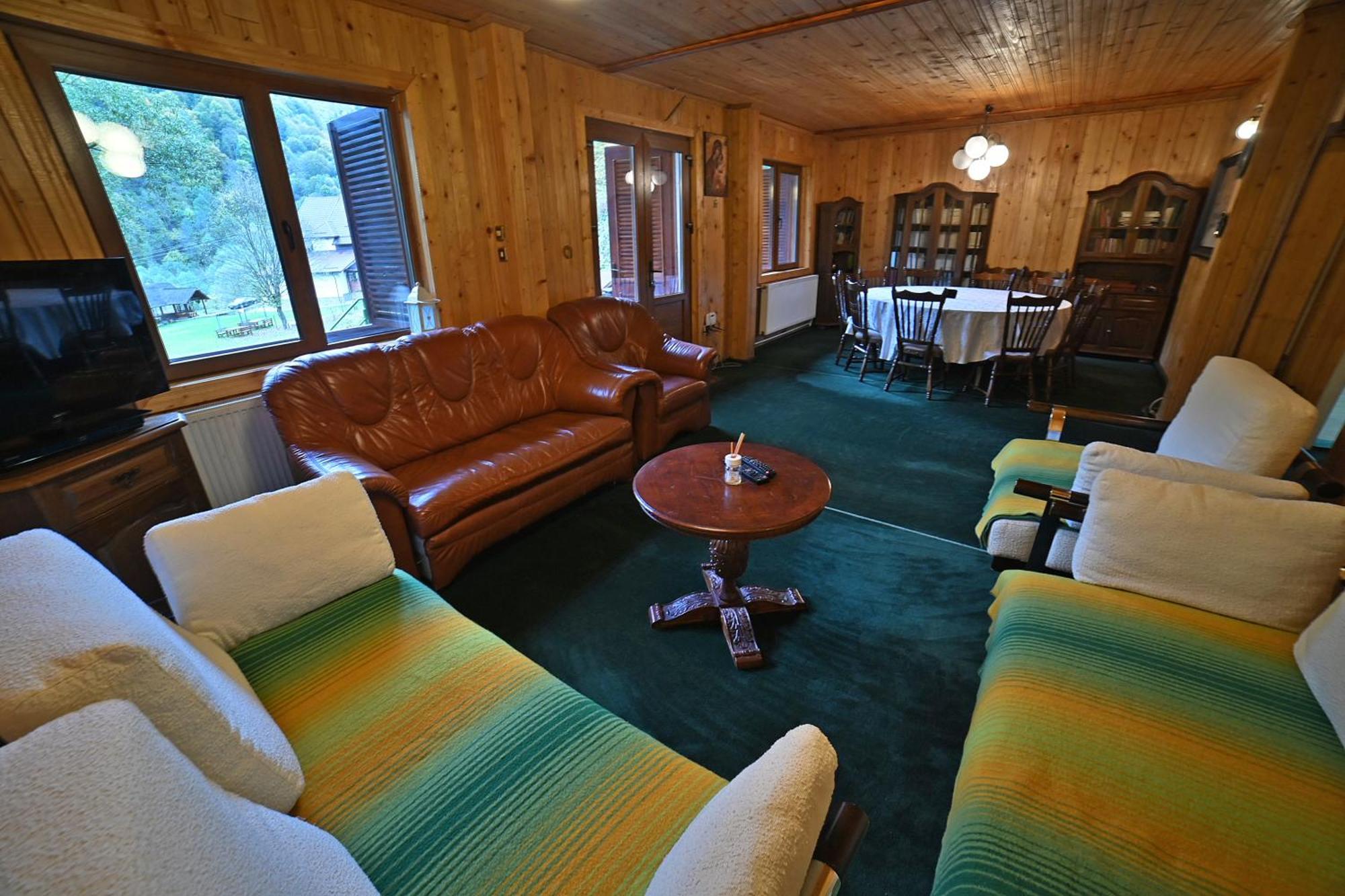 Casa De Vacanta Satic Piatra Craiului La Doi Viermi Buitenkant foto