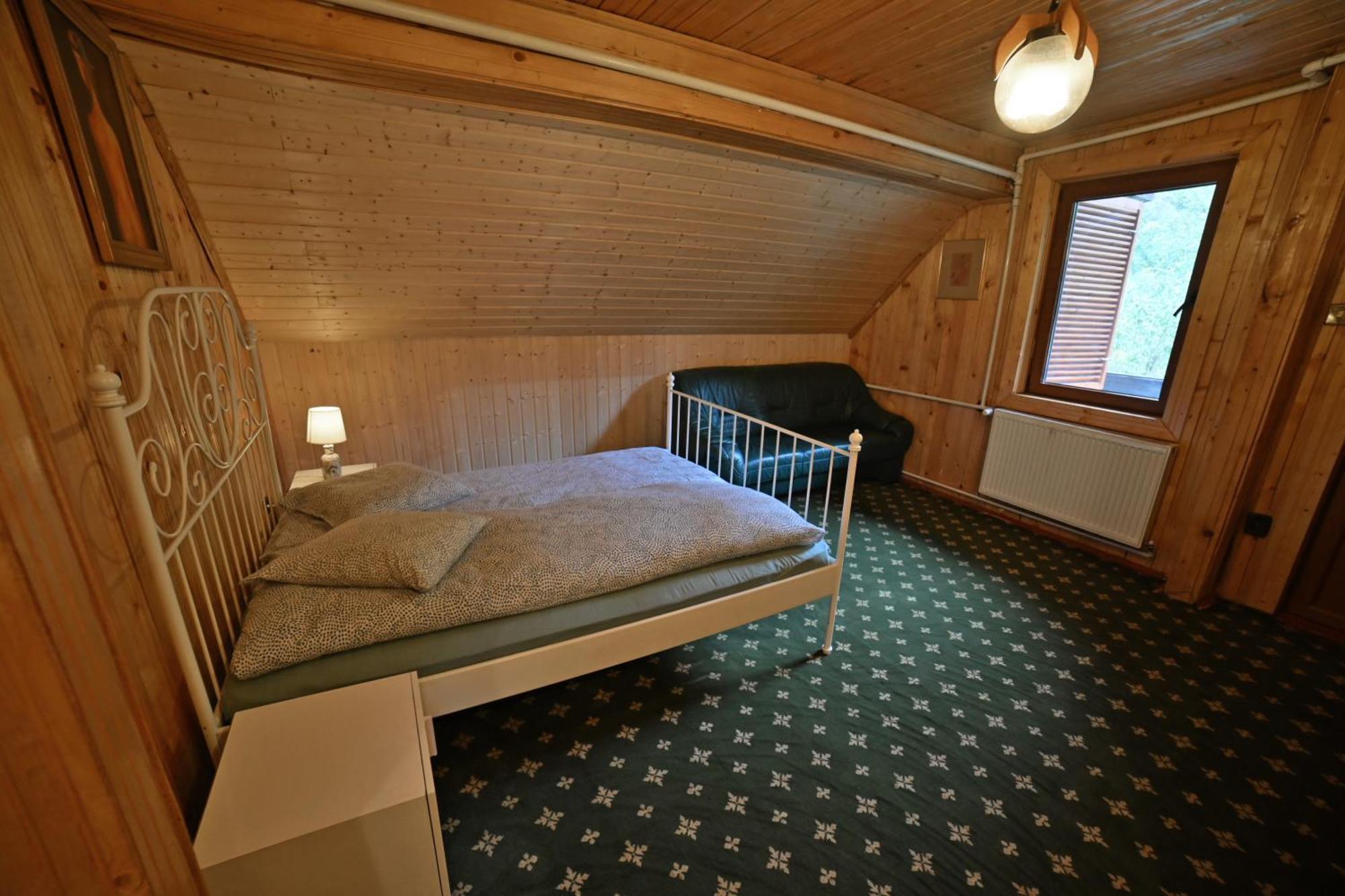 Casa De Vacanta Satic Piatra Craiului La Doi Viermi Buitenkant foto